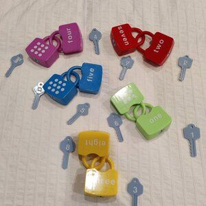 Kid's learning locks with keys